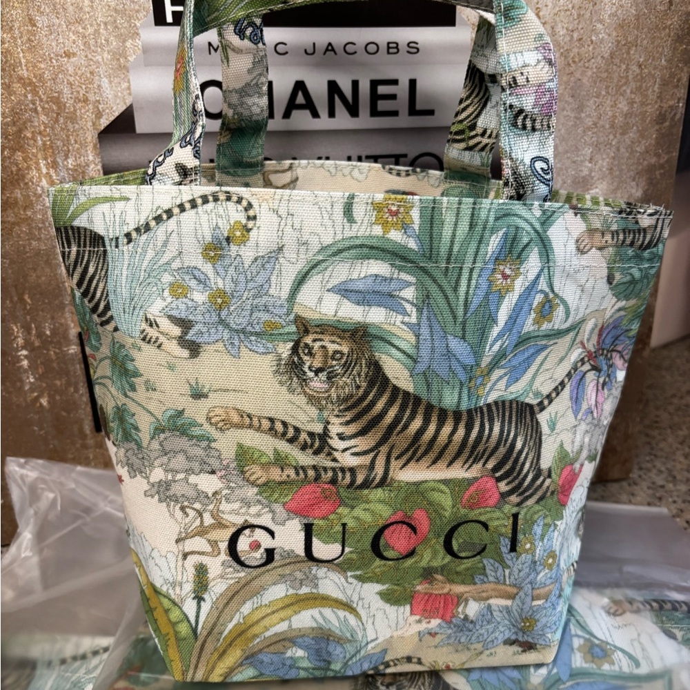 Gucci Beauty Tote